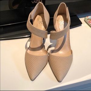 Vince Camuto Nude Carlotte